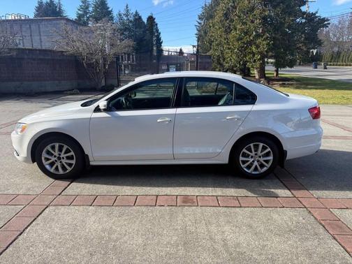 Candy White 2011 Volkswagen Jetta SE