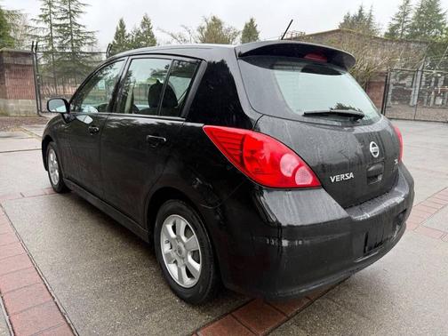 2011 Nissan Versa 1.8 SL
