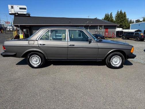 1983 Mercedes-Benz E-Class 300 D 4dr Turbodiesel Sedan