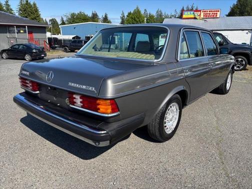 1983 Mercedes-Benz E-Class 300 D 4dr Turbodiesel Sedan