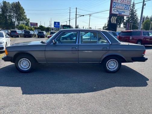 1983 Mercedes-Benz E-Class 300 D 4dr Turbodiesel Sedan