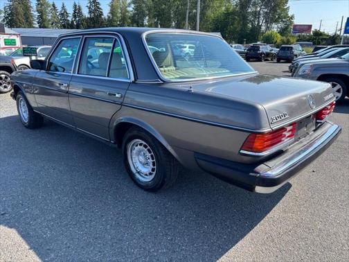 1983 Mercedes-Benz E-Class 300 D 4dr Turbodiesel Sedan