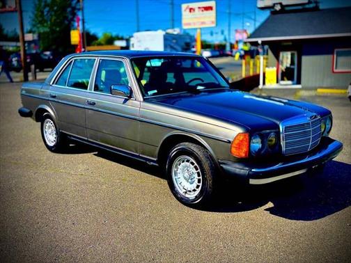 1983 Mercedes-Benz E-Class 300 D 4dr Turbodiesel Sedan