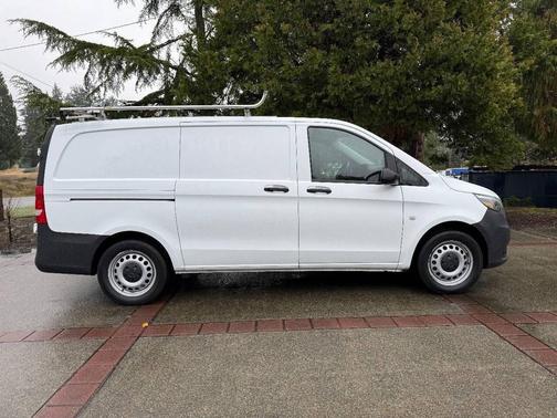 2018 Mercedes-Benz Metris Base