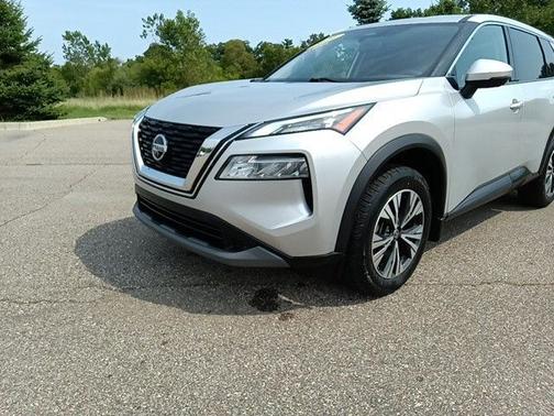 Brilliant Silver Metallic 2021 Nissan Rogue SV