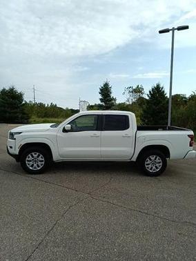 Glacier White 2023 Nissan Frontier SV