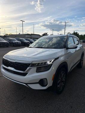Snow White Pearl 2022 Kia Seltos SX Turbo