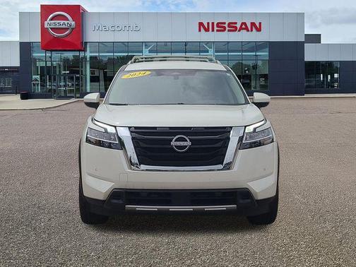 Pearl White Tricoat 2024 Nissan Pathfinder SL 4WD