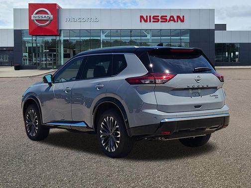 Boulder Gray Pearl/Super Black 2026 Nissan Rogue Platinum