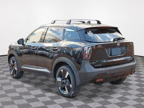 Super Black 2026 Nissan Kicks SR