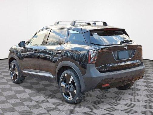 Super Black 2026 Nissan Kicks SR