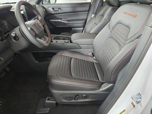 White / Black 2026 Nissan Pathfinder Rock Creek