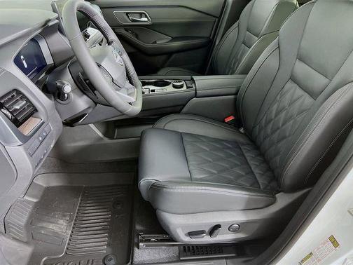 Everest White P 2026 Nissan Rogue Platinum