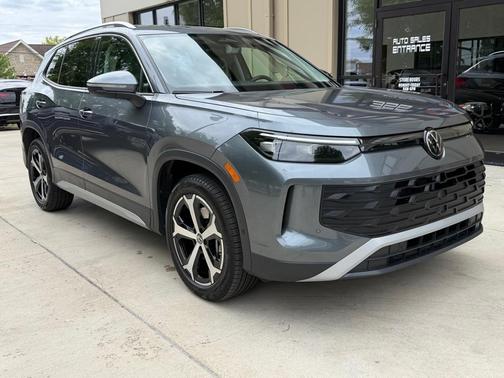 Platinum Gray Metallic 2025 Volkswagen Tiguan 2.0T SE