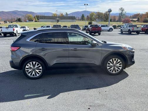 2022 Ford Escape Titanium