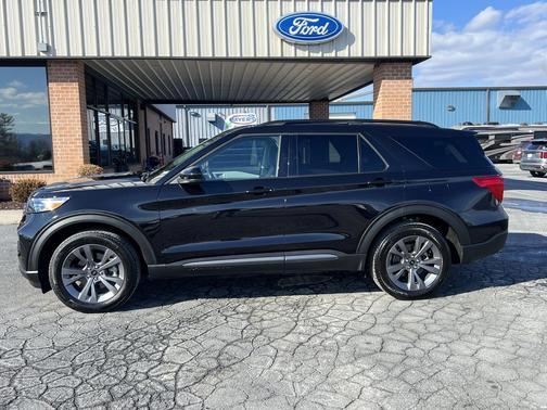 2023 Ford Explorer XLT 4X4