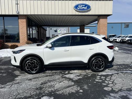 2026 Ford Escape Platinum