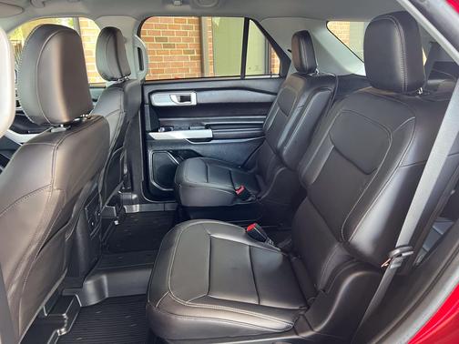 Rapid Red Metallic Tinted Clearcoat 2024 Ford Explorer XLT 4X4