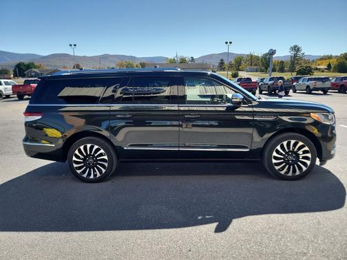 2022 Lincoln Navigator Black Label