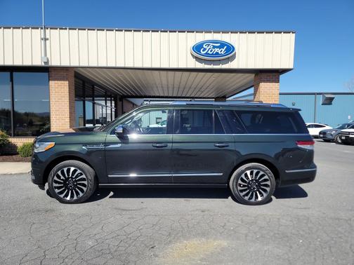 2022 Lincoln Navigator Black Label