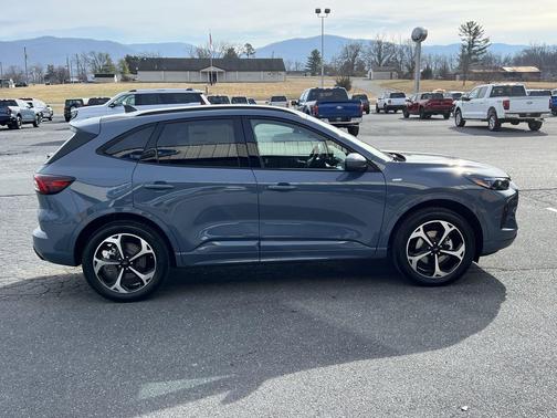 2026 Ford Escape ST-Line Elite