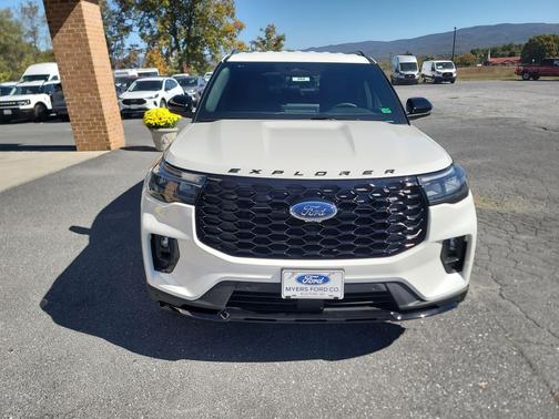 2025 Ford Explorer ST-Line 4X4