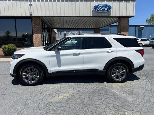 Star White Metallic Tri-Coat 2026 Ford Explorer Active w/200A Pkg