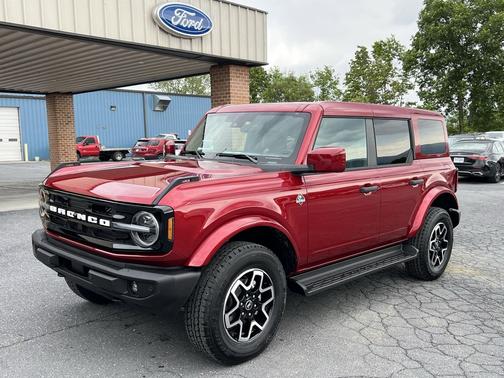 Ruby Red Metallic Tinted Clearcoat 2026 Ford Bronco Outer Banks 4 Door 4x4