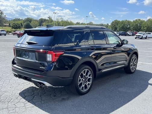2025 Ford Explorer Platinum 4X4