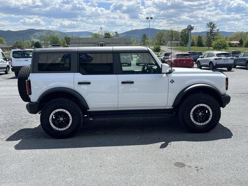 Oxford White 2026 Ford Bronco Outer Banks 4 Door 4x4