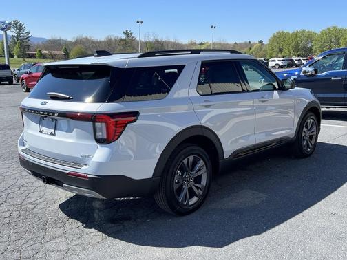 Space White Metallic 2026 Ford Explorer Active w/200A Pkg