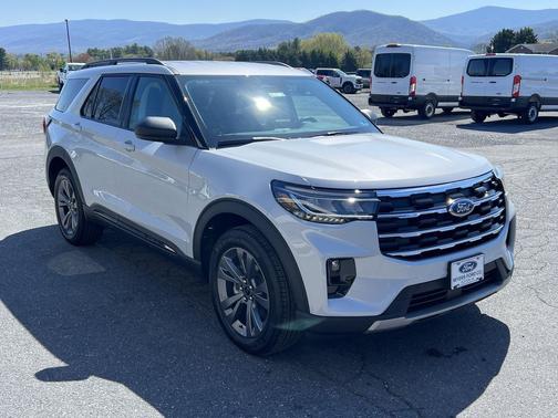 Space White Metallic 2026 Ford Explorer Active w/200A Pkg