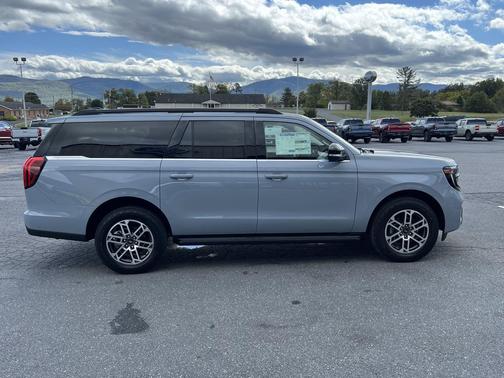 2025 Ford Expedition Max Active 4x4