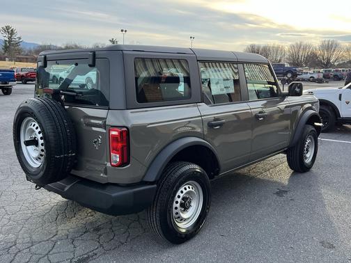2025 Ford Bronco Base 4 Door 4x4