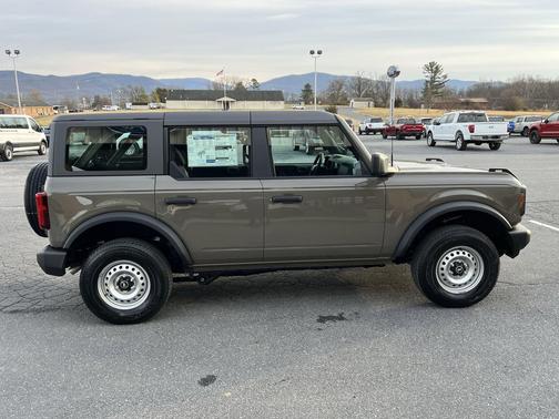 2025 Ford Bronco Base 4 Door 4x4