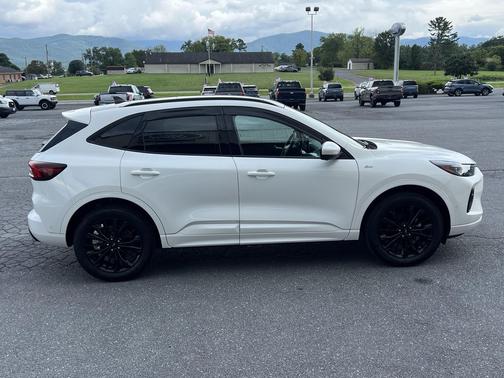 Star White Metallic Tri-Coat 2024 Ford Escape ST-Line Elite