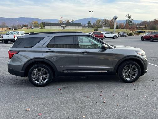 2025 Ford Explorer Active 4X4