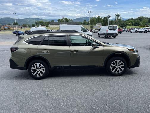 Autumn Green Metallic 2022 Subaru Outback Premium