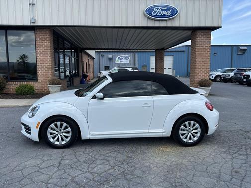 White Silver Metallic/Black Roof 2018 Volkswagen Beetle 2.0T S