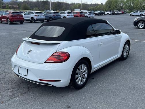 White Silver Metallic/Black Roof 2018 Volkswagen Beetle 2.0T S