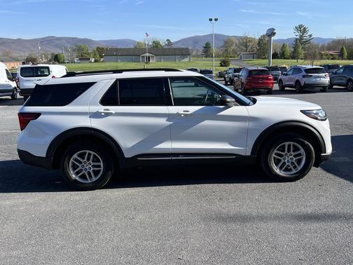 Oxford White 2025 Ford Explorer Active 4X4