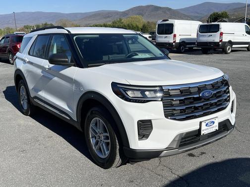 Oxford White 2025 Ford Explorer Active 4X4