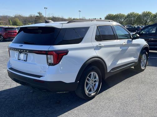 Oxford White 2025 Ford Explorer Active 4X4