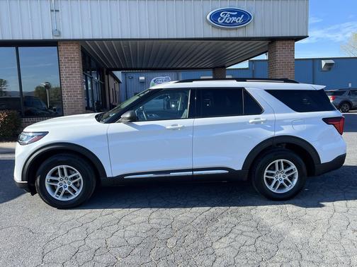 Oxford White 2025 Ford Explorer Active 4X4