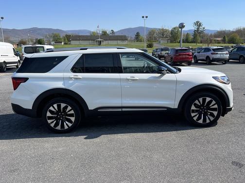 Star White Metallic Tri-Coat 2026 Ford Explorer Platinum 4X4