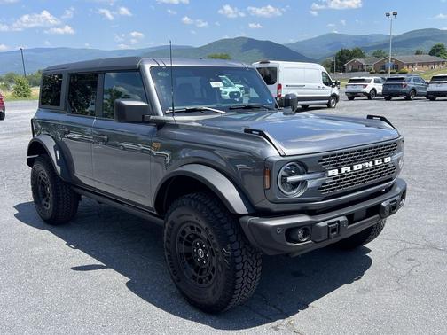 Carbonized Gray Metallic 2026 Ford Bronco Badlands 4 Door Advanced 4x4
