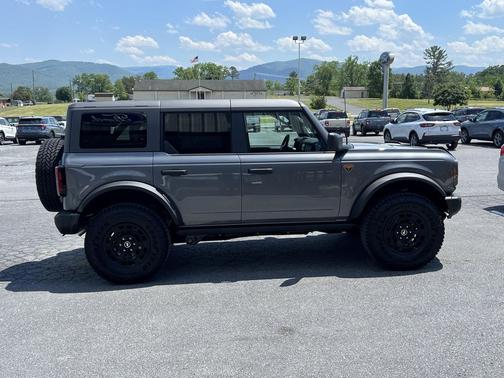 Carbonized Gray Metallic 2026 Ford Bronco Badlands 4 Door Advanced 4x4