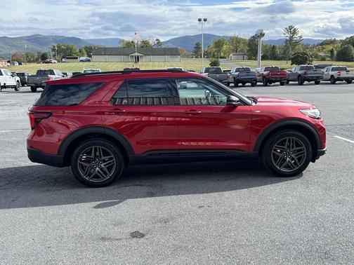 2025 Ford Explorer ST-Line 4X4