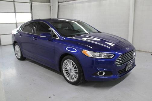 Photo 3 of 32 of 2016 Ford Fusion SE