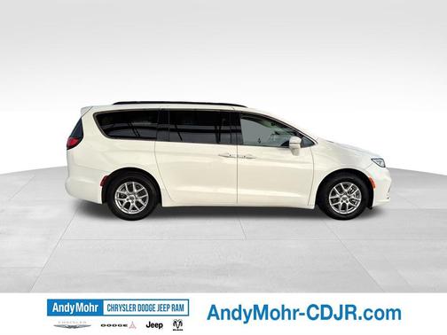 Bright White Clearcoat 2022 Chrysler Pacifica Touring L